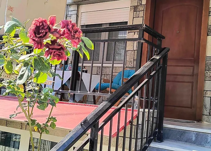 Lovely Maison House 50m From The At Nea 公寓 弗洛伊塔