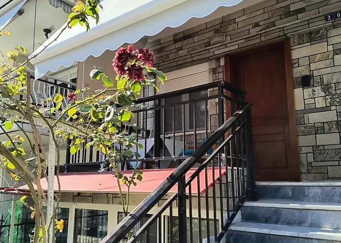 Lovely Maison House 50m From The At Nea 公寓 弗洛伊塔