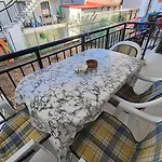 アパート Lovely Maison House 50m From The At Nea フロギタ