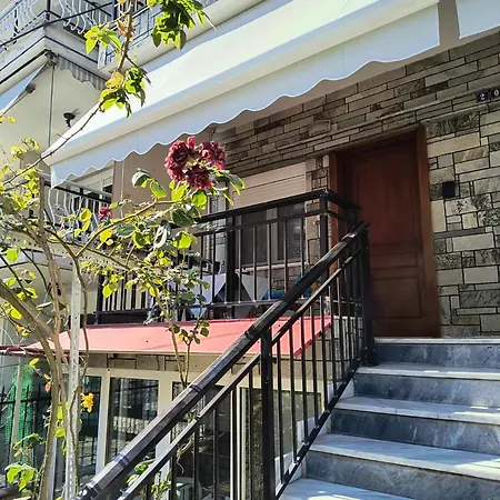 Lovely Maison House 50m From The At Nea アパート フロギタ